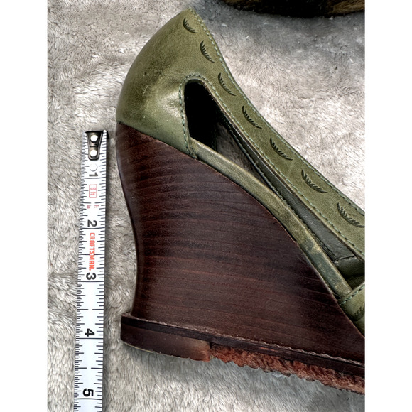 Report Olive Green Leather Huarache Style Wedge Heels Womens Size 7.5 Y2K - Picture 6 of 9